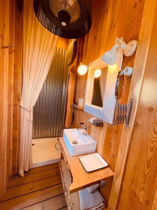 Dome Insolite Lichen Jacuzzi Et Petits-Dejeuners Inclus Gondrin Exterior foto